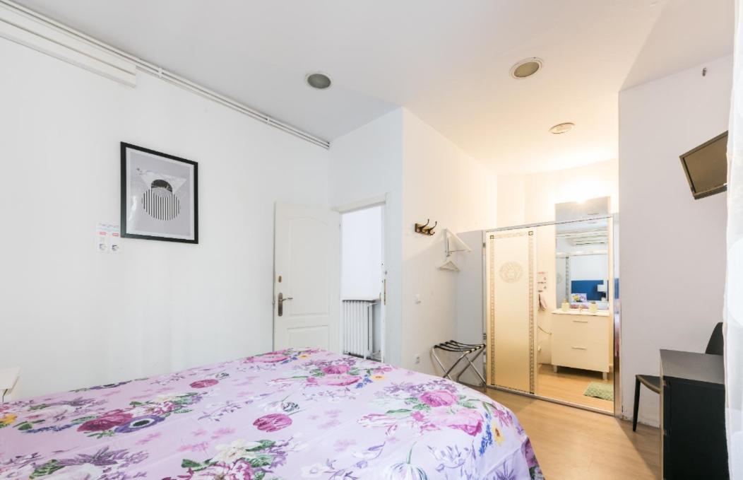 M&F 7 Rooms/7 Bathrooms Over Gran Via Madri Exterior foto