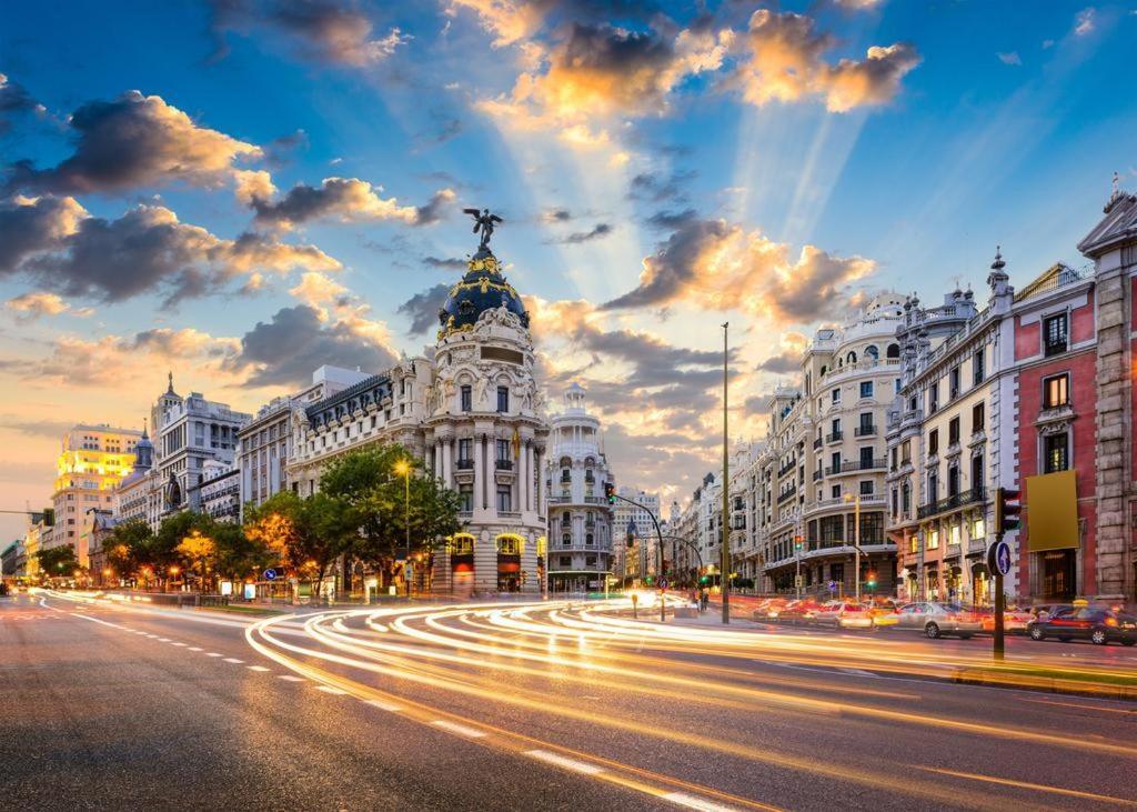 M&F 7 Rooms/7 Bathrooms Over Gran Via Madri Exterior foto
