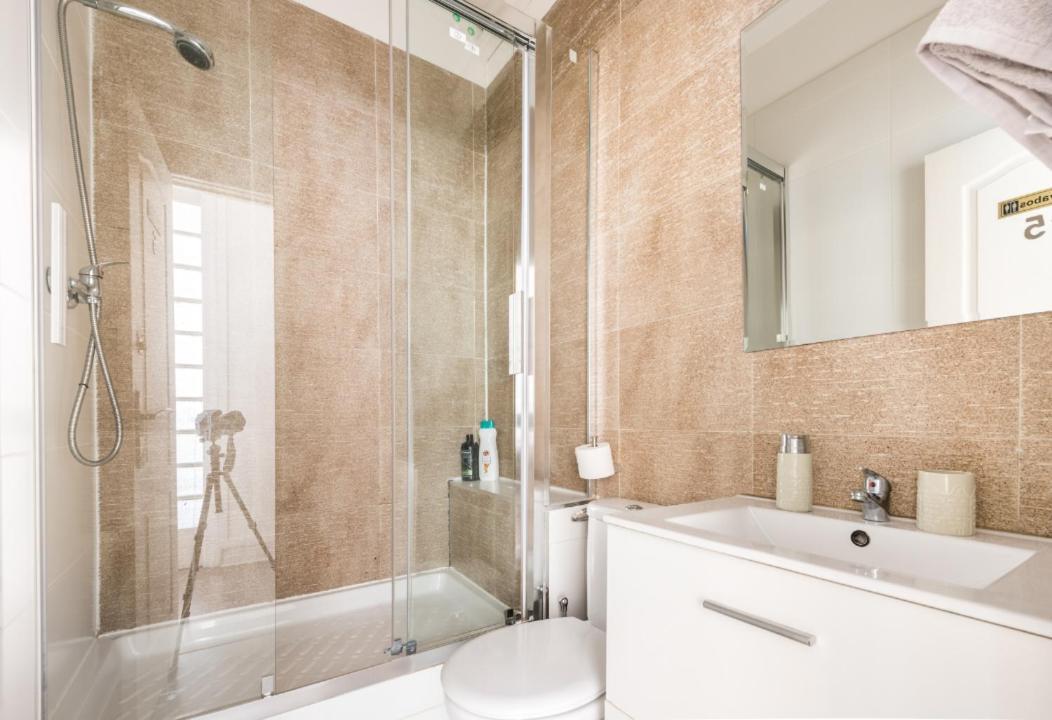 M&F 7 Rooms/7 Bathrooms Over Gran Via Madri Exterior foto